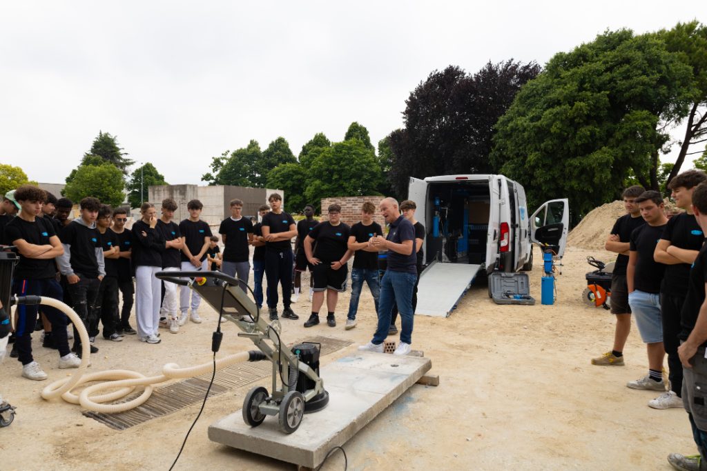 Una delle dimostrazioni pratiche svolte durante il primo incontro della Tyrolit Academy On The Road